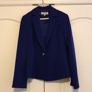 Kasper 2 piece suit dress w/matching blazer.
Dress sz6
Jacket sz4 fits like a 6